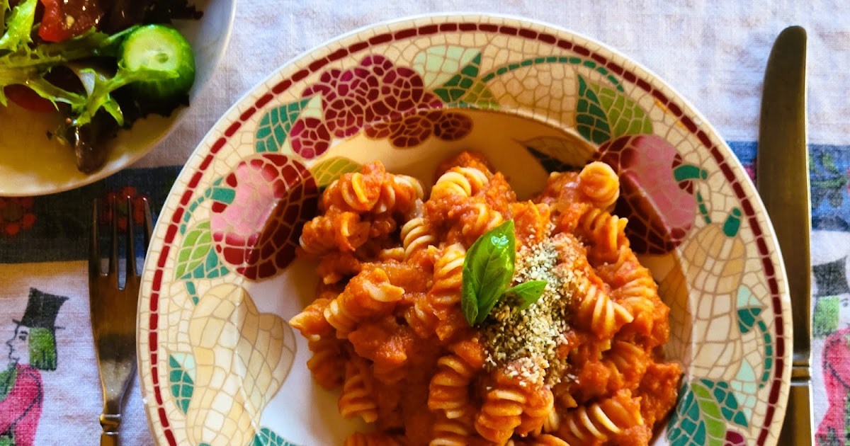 Pâtes avec sauce {semi} rosée aux tomates et houmos 