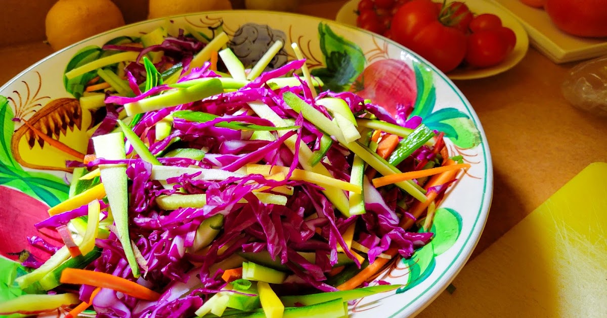 Salade de julienne de légumes de septembre au beurre d'arachides 