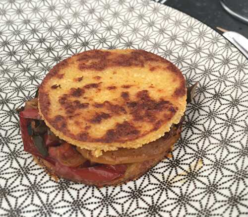 Burger végétarien polenta et poivrons