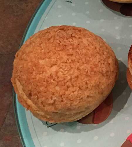 Choux à la crème fouettée au caramel