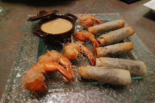 Gambas en robe de vermicelle de riz et bonbons au boudin