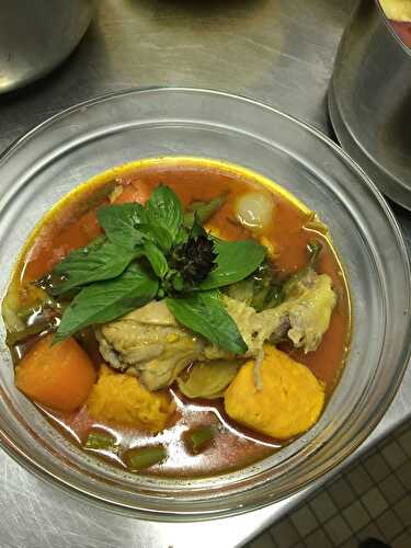 Poulet au curry rouge