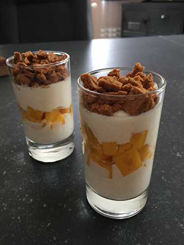 Verrine de faisselle à la mangue et speculoos