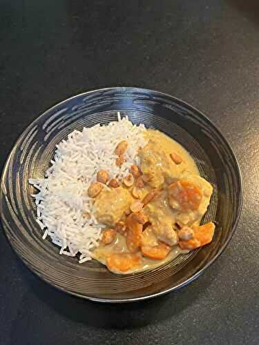 Poulet au lait de coco et beurre de cacahuètes 