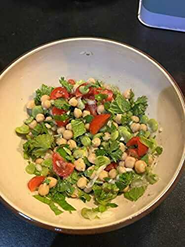 Salade de fèves et de pois chiche à la menthe