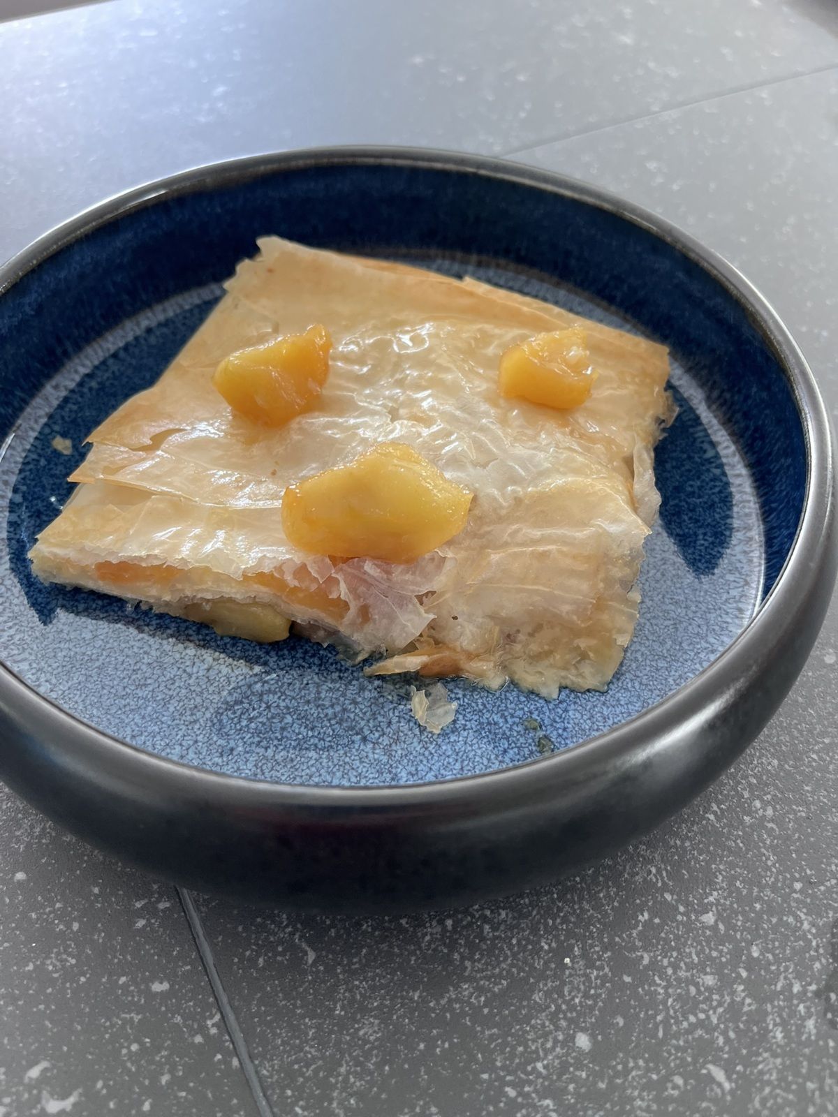 Tourte aux pommes feuilletage feuilles de Filo