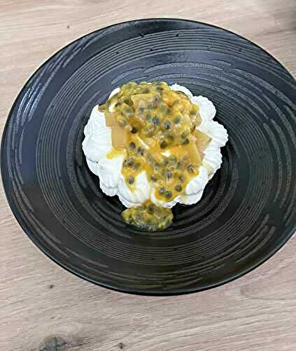 Pavlova aux fruits exotiques