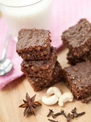 Recette : Brownie aux noix de cajou et fèves de cacao !