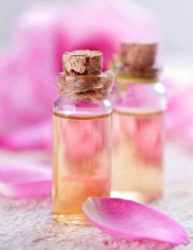 Recette : faire de l’eau de rose (hydrolat) maison et l’utiliser ?