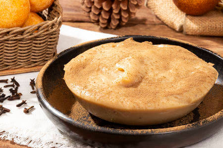 Recette : Natilla colombienne (Flan de Noël traditionnel)