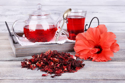 L’hibiscus (bissap) : dangers et contre-indications à connaitre