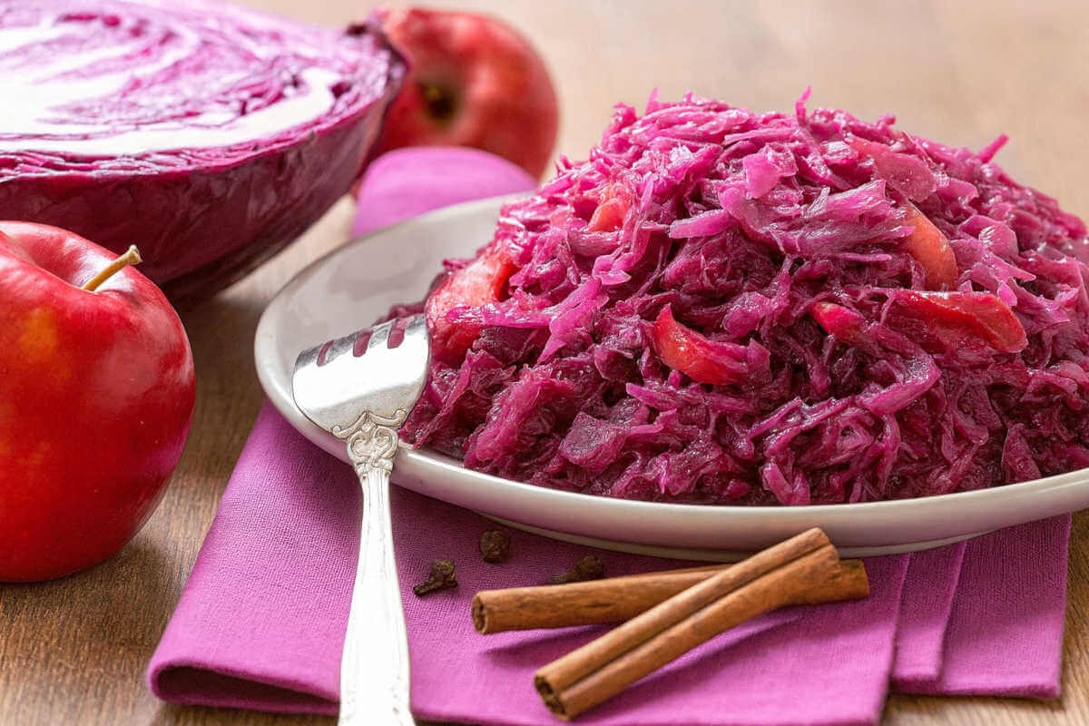 Recette : Chou rouge braisé aux pommes et genièvre (Alsace)