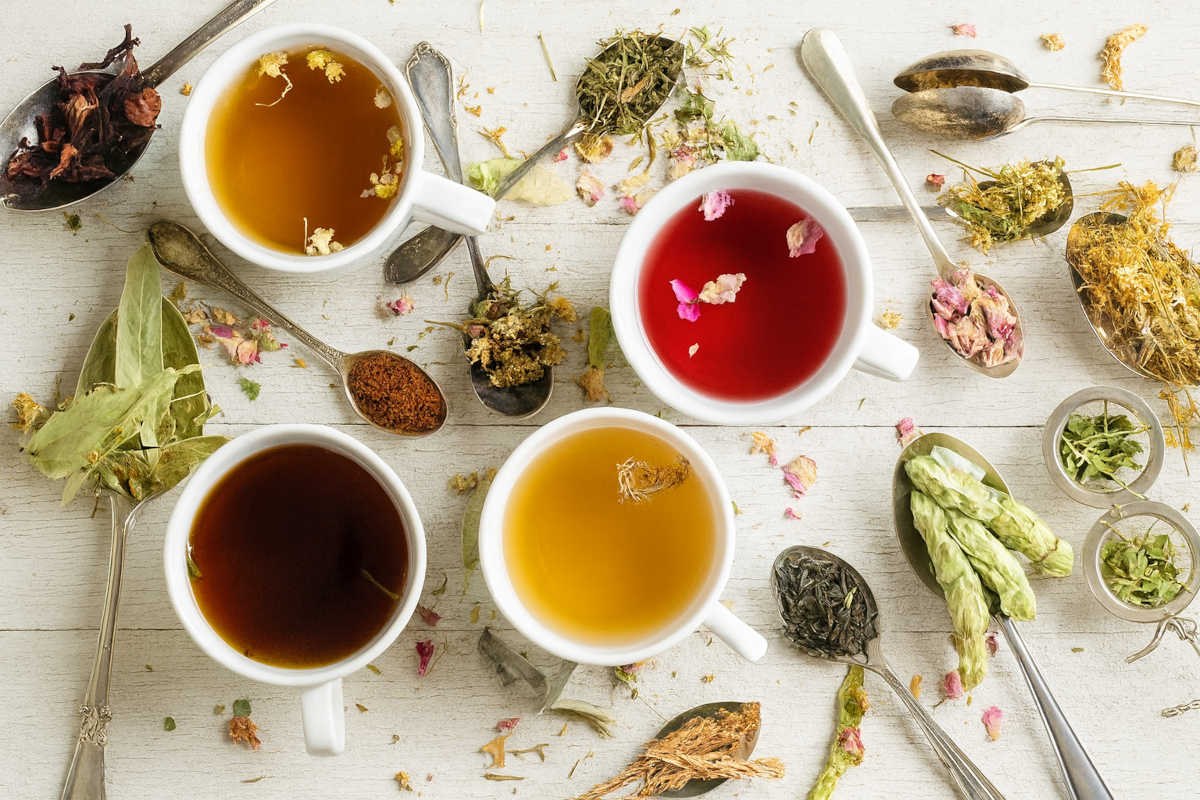 Top 5 des tisanes pour soulager les règles douloureuses et SPM