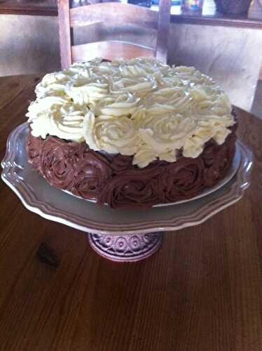 Gros Gâteau type Rose Cake..!