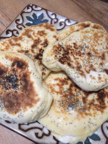 Variante de Naans au chèvre frais et graines de pavot