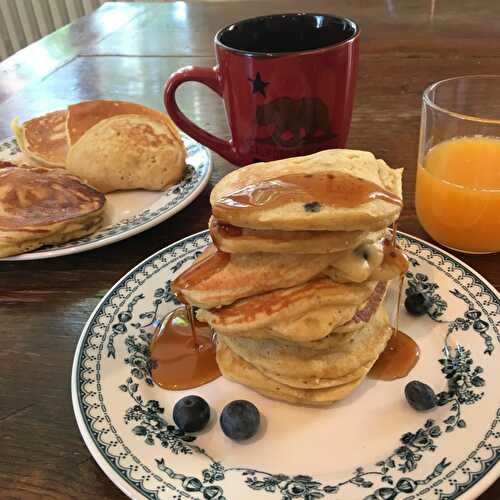 Les pancakes à l'orange et aux myrtilles "Santa Monica style"