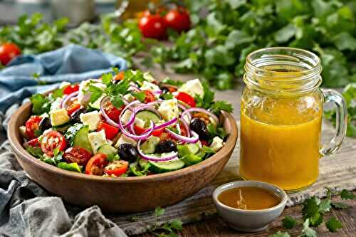 Ce chef grec m’a révélé sa vinaigrette secrète : depuis, ma salade grecque n’a plus rien à voir