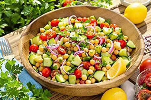 Cette salade pois chiches-concombre est devenue mon repas complet préféré de l’été