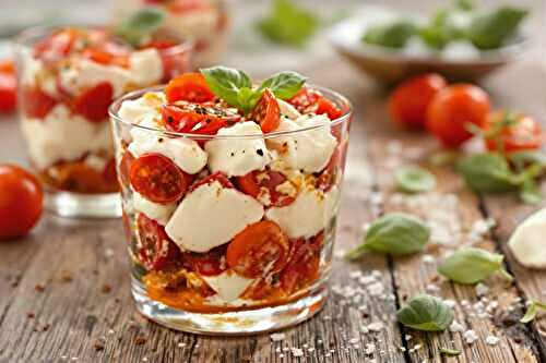 Tiramisu salé tomate-mozza : l’entrée fraîche et bluffante que tout le monde va copier cet été !
