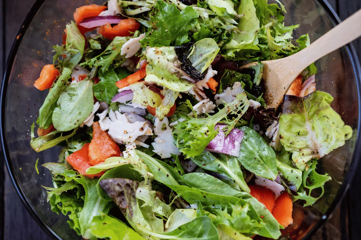 10 recettes de salades fraîches pour lutter contre la canicule