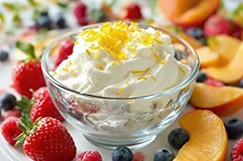 Chantilly au mascarpone et zestes de citron, parfaite avec des fruits cueillis
