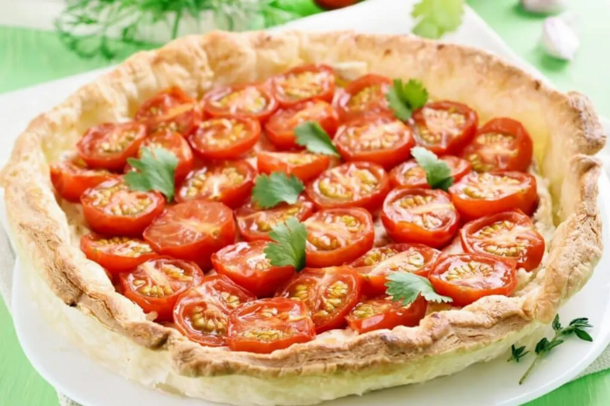 Choc en cuisine : cette tarte tomate ultra-croustillante révolutionne vos apéros !