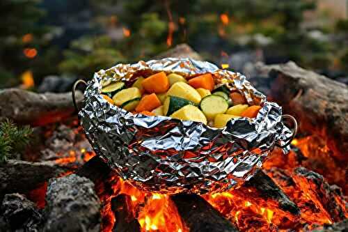 Poêlée rustique en alu : légumes & patates camping-friendly pour un gain de temps assuré
