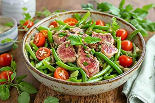 Salade fraîche de thon mi-cuit, tomates cerises et haricots verts du potager