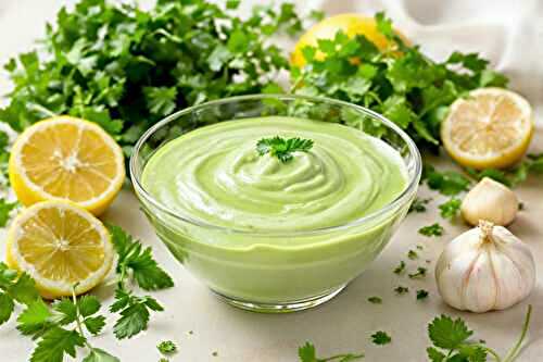 Sauce verte vivifiante (coriandre, menthe & yaourt) : donnez du pep’s à vos plats