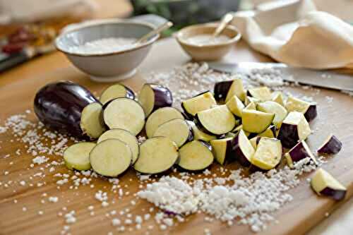 Avant de cuire mes aubergines, je fais toujours ça (et ça change tout au goût)