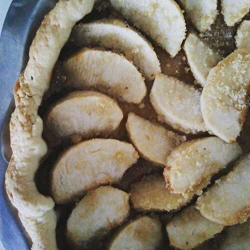 Tarte aux pommes & crème de noisettes..