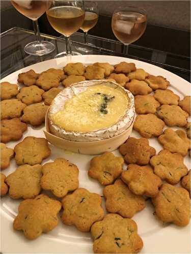 Camembert fondu et sablés miel romarin