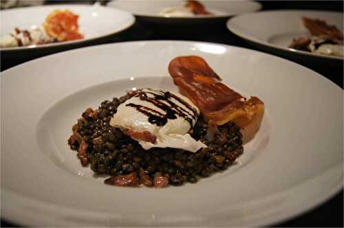 Oeuf poché sur salade tiède de lentilles du Puy