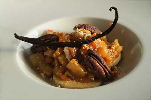 Poire et pomme caramélisée, noix de pécan et caramel beurre salé