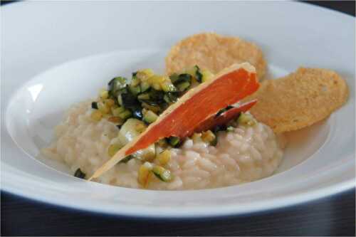 Risotto aux courgettes, tuiles de parmesan et chips de jambon.