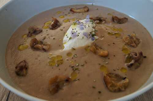 Soupe de châtaignes au mascarpone et à l'huile de truffe