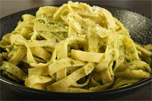 Tagliatelles au pesto d'oseille et arachide