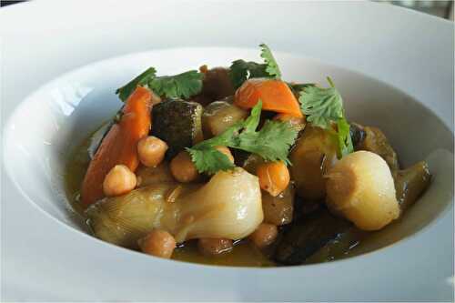 Tajine de légumes confits et bouillon épicé