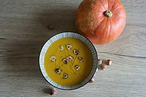 Velouté de potimarron, poireaux et noisettes grillées