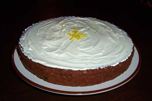 Gâteau aux carottes et gingembre avec glaçage au fromage blanc.