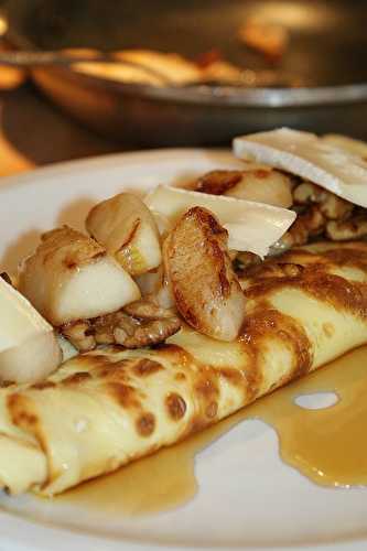 CRÊPES AUX POMMES,NOIX ET BRIE