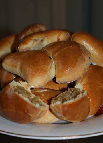 Drodowe pierogi z kapust i grzybami- Briochette farci à la choucroute et aux champignons