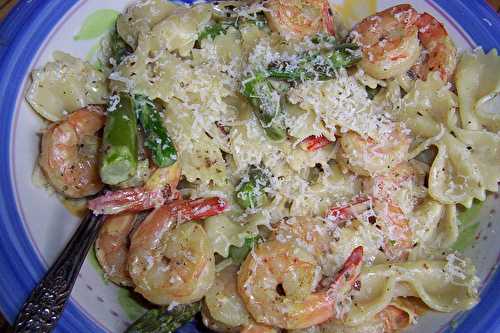 Farfalle aux asperges et aux crevettes