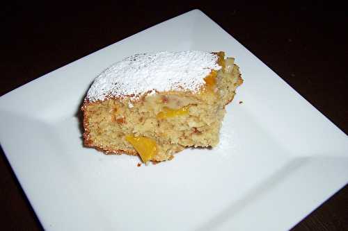 Gâteau aux pêches et noix