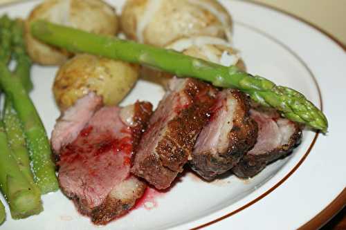 Magret de canard avec sauce à l'orange sauguine et jus de canneberge