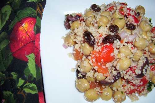 Petite salade de couscous et pois chiche...quand il fait chaud et on a pas envie de cuisiner.