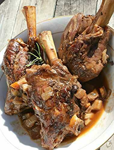 Jarret d'agneau braisé au vin rouge et figues séchées/Jagnięcina duszona w winie z figami
