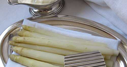 Asperges, sauce mousseline