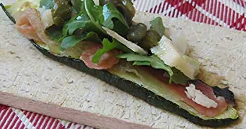 Courgettes grillées au jambon et à la roquette