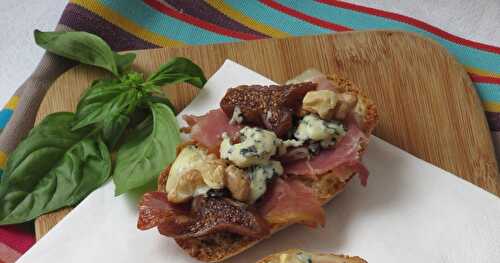 Crostini au jambon, Bleu, figues & noix